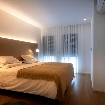 Luxury Apartment *