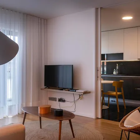 Luxury Apartment *