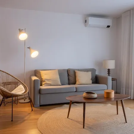 Luxury Apartment *