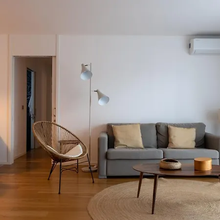 Luxury Apartment *