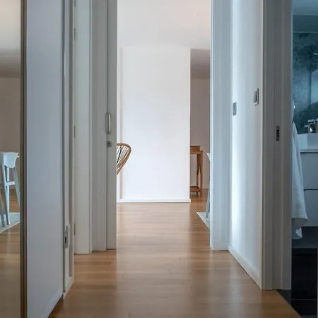 Luxury Apartment *