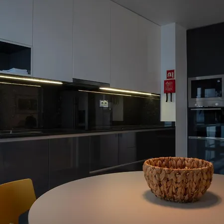 Luxury Apartment *
